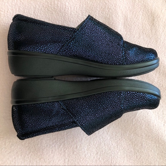 alegria peacock blu/purple leather slip on NWOT - Picture 9 of 11
